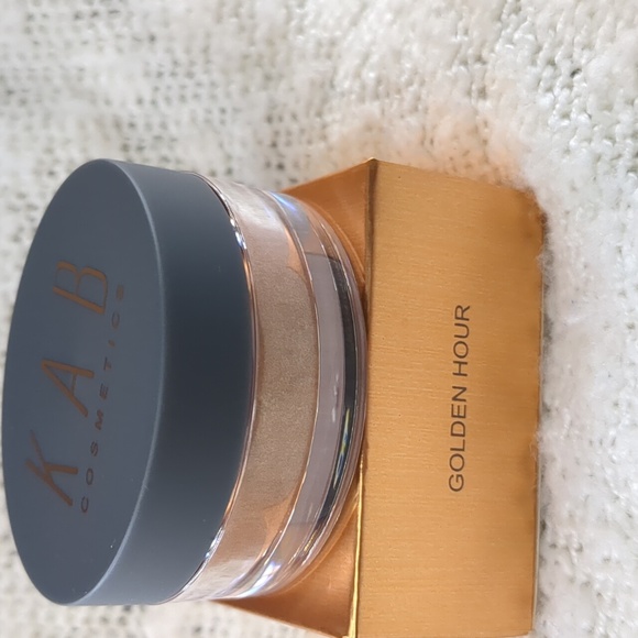 KAB Cosmetics ILLUMINATING DUST in GOLDEN HOUR, 5g/0.176oz - Picture 14 of 14